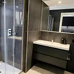 Luxurious 1,5 Apartment With Parking Near Center