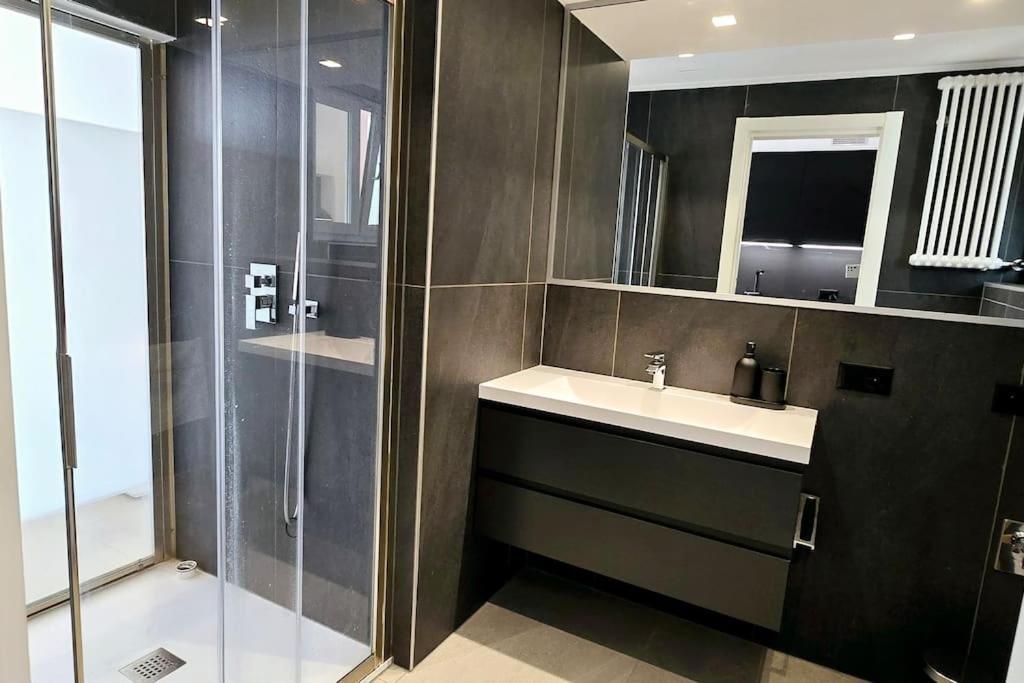 Luxurious 1,5 With Parking Near Center