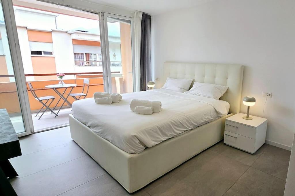 Luxurious 1,5 With Parking Near Center Apartment